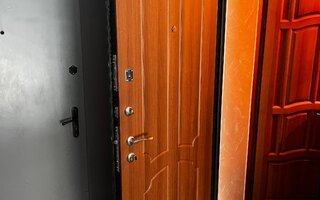 металлическая дверь в квартиру с внутренней отделкой из МДФ