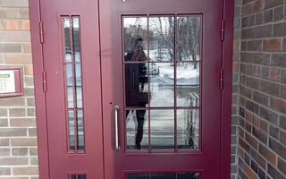 стальная полуторная дверь с верхней фрамугой и доводчиком