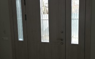 тамбурная двухстворчатая дверь №23 с двумя боковыми вставками