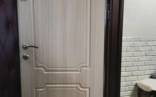 стальная дверь в квартиру с двумя замками